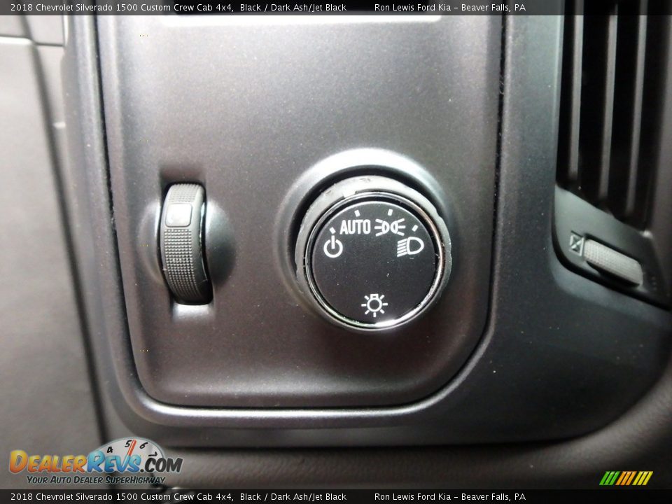 Controls of 2018 Chevrolet Silverado 1500 Custom Crew Cab 4x4 Photo #15