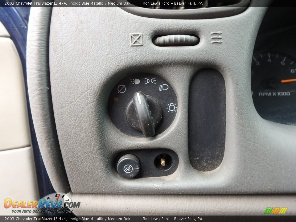 2003 Chevrolet TrailBlazer LS 4x4 Indigo Blue Metallic / Medium Oak Photo #16