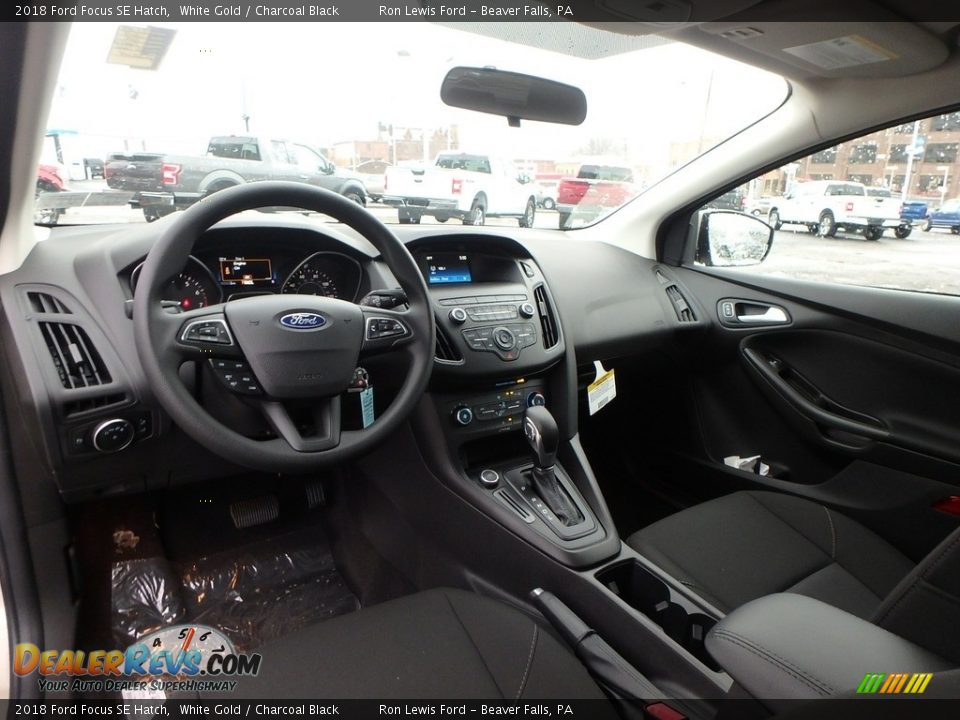 2018 Ford Focus SE Hatch White Gold / Charcoal Black Photo #12