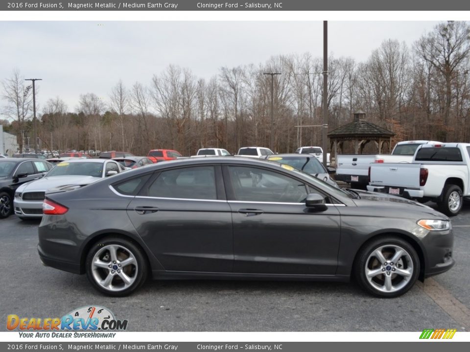 2016 Ford Fusion S Magnetic Metallic / Medium Earth Gray Photo #2