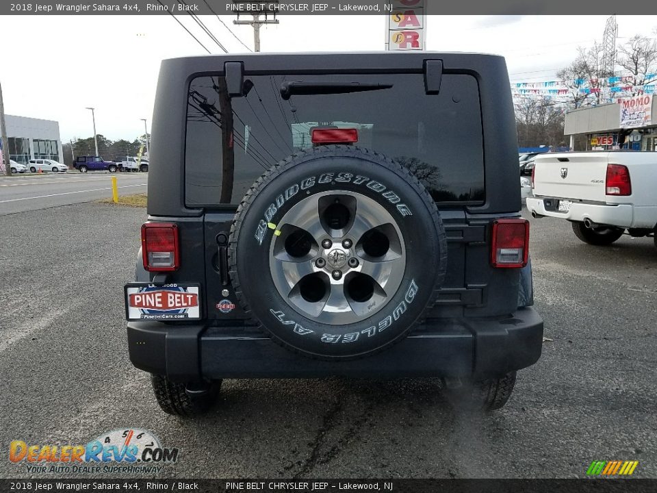 2018 Jeep Wrangler Sahara 4x4 Rhino / Black Photo #5