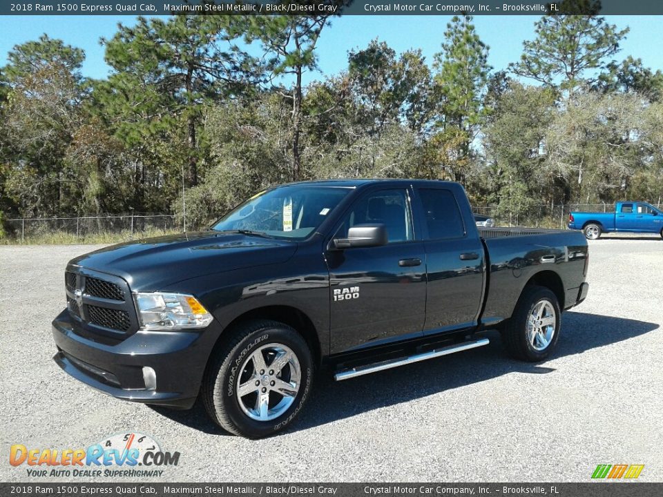 Front 3/4 View of 2018 Ram 1500 Express Quad Cab Photo #1