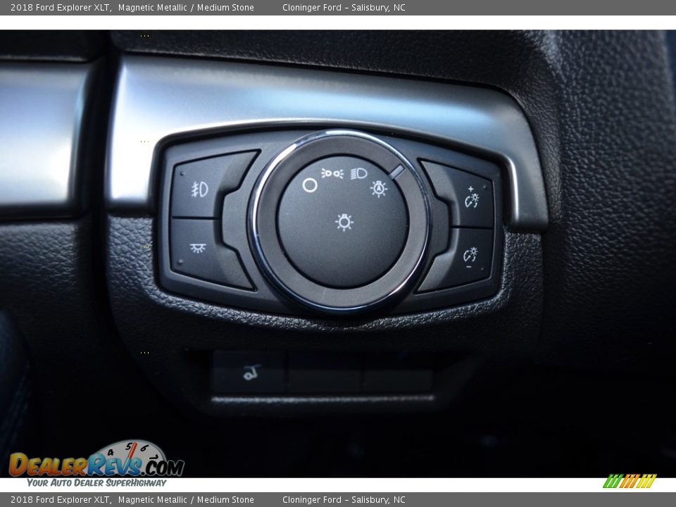 Controls of 2018 Ford Explorer XLT Photo #20