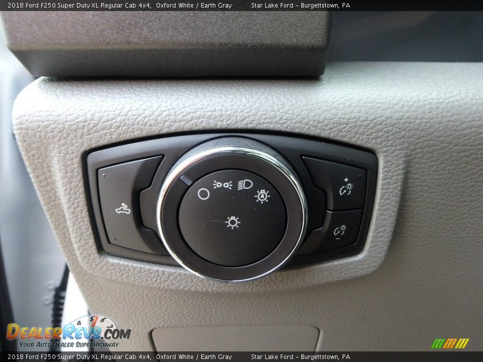 Controls of 2018 Ford F250 Super Duty XL Regular Cab 4x4 Photo #15