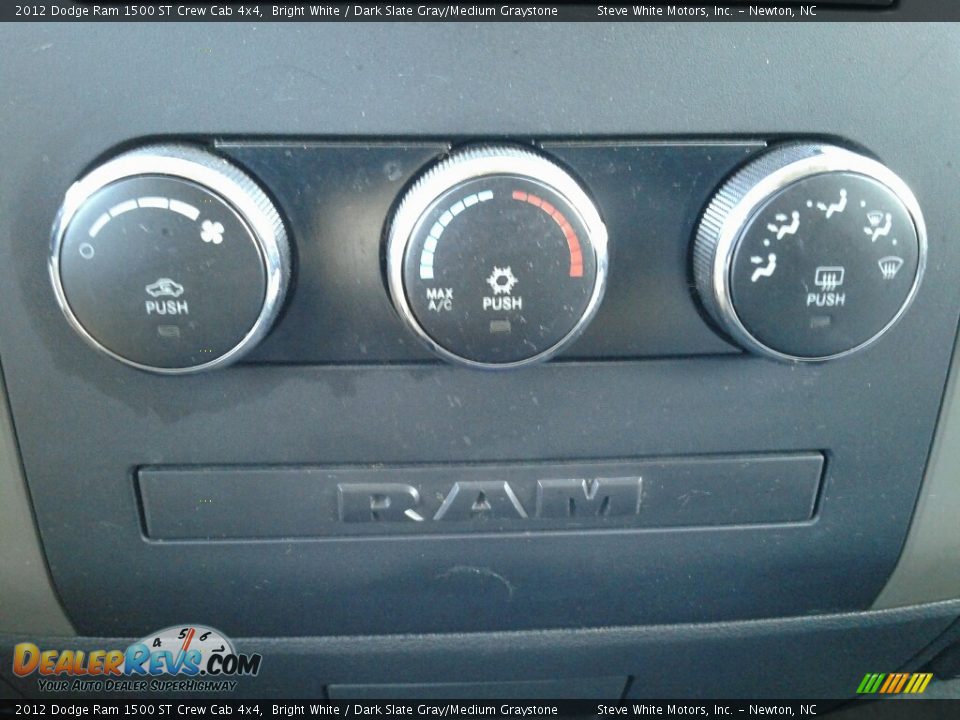 2012 Dodge Ram 1500 ST Crew Cab 4x4 Bright White / Dark Slate Gray/Medium Graystone Photo #24