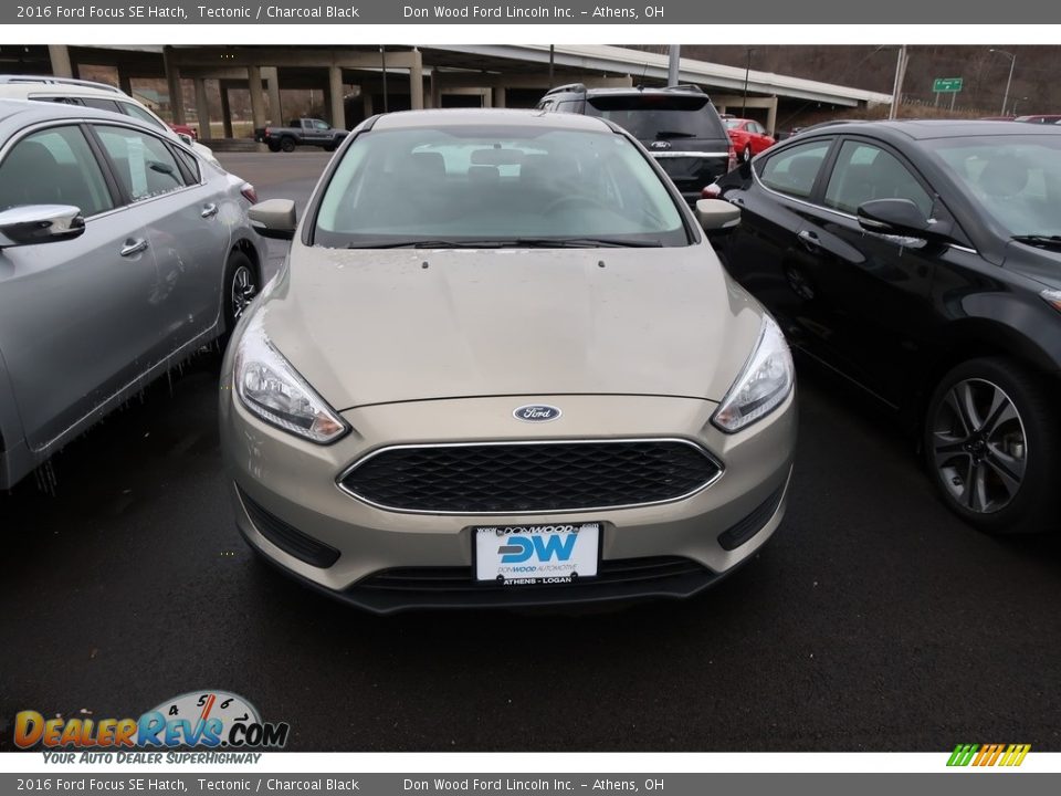 2016 Ford Focus SE Hatch Tectonic / Charcoal Black Photo #2