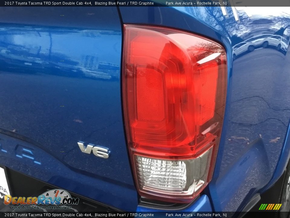 2017 Toyota Tacoma TRD Sport Double Cab 4x4 Blazing Blue Pearl / TRD Graphite Photo #21