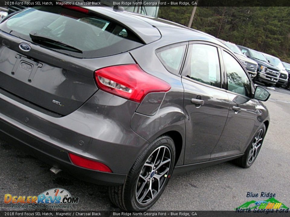 2018 Ford Focus SEL Hatch Magnetic / Charcoal Black Photo #32