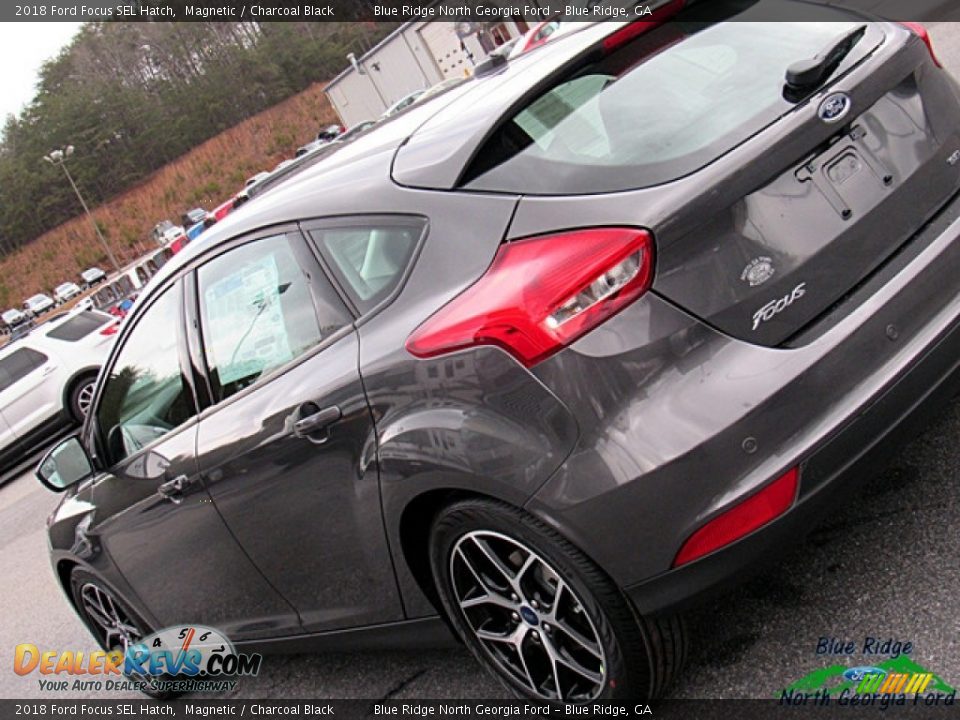 2018 Ford Focus SEL Hatch Magnetic / Charcoal Black Photo #33