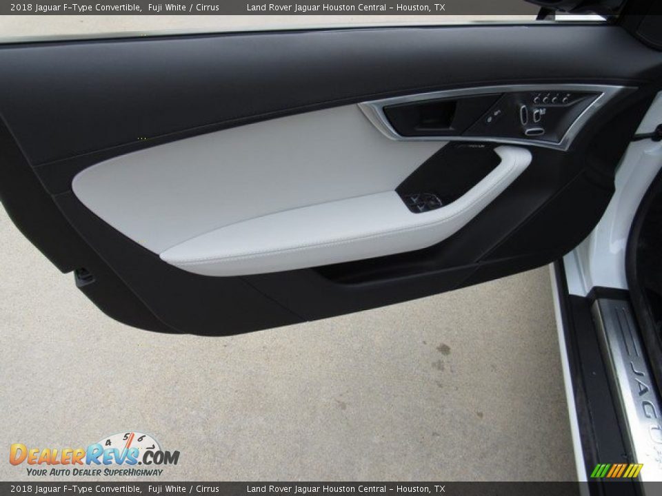 Door Panel of 2018 Jaguar F-Type Convertible Photo #17