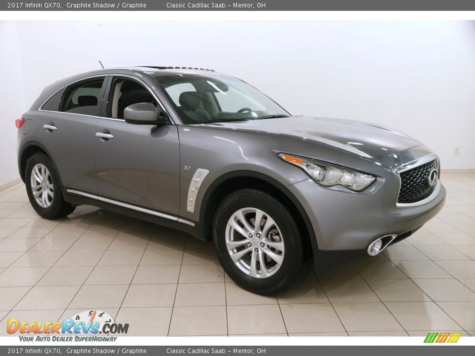 Front 3/4 View of 2017 Infiniti QX70  Photo #1