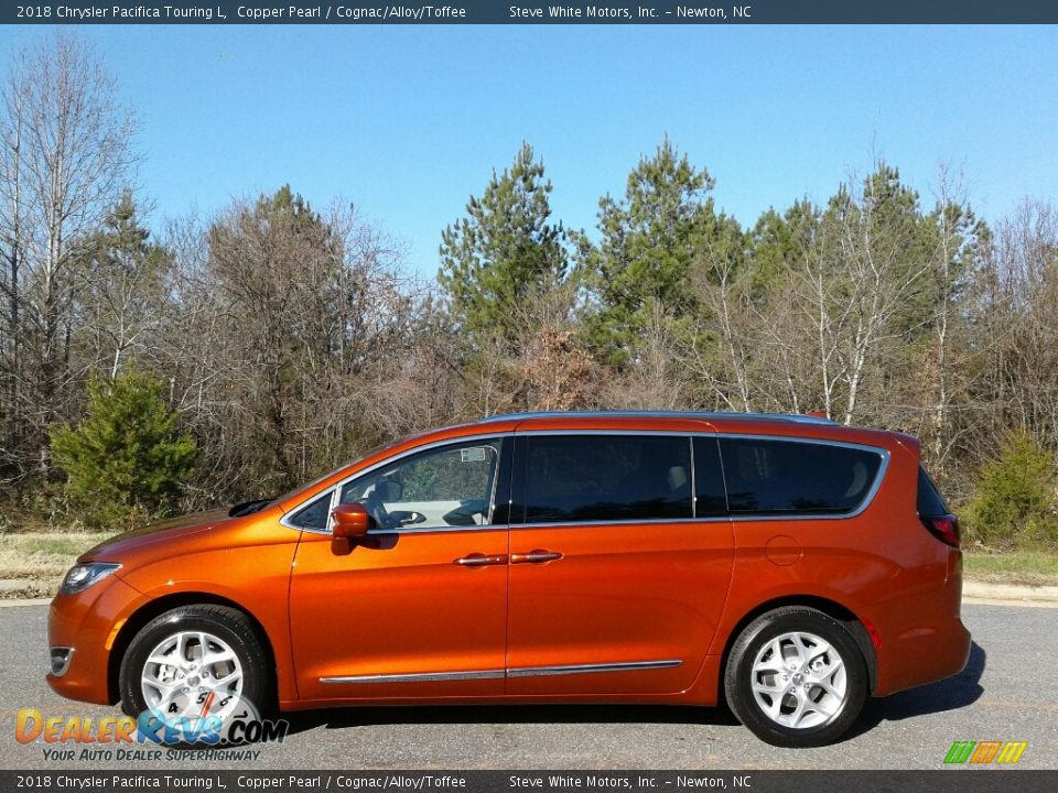 Copper Pearl 2018 Chrysler Pacifica Touring L Photo #1
