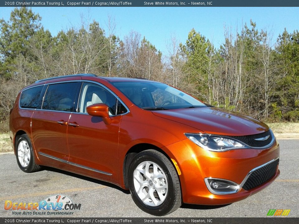 Copper Pearl 2018 Chrysler Pacifica Touring L Photo #4