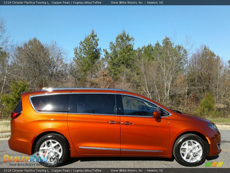 Copper Pearl 2018 Chrysler Pacifica Touring L Photo #5