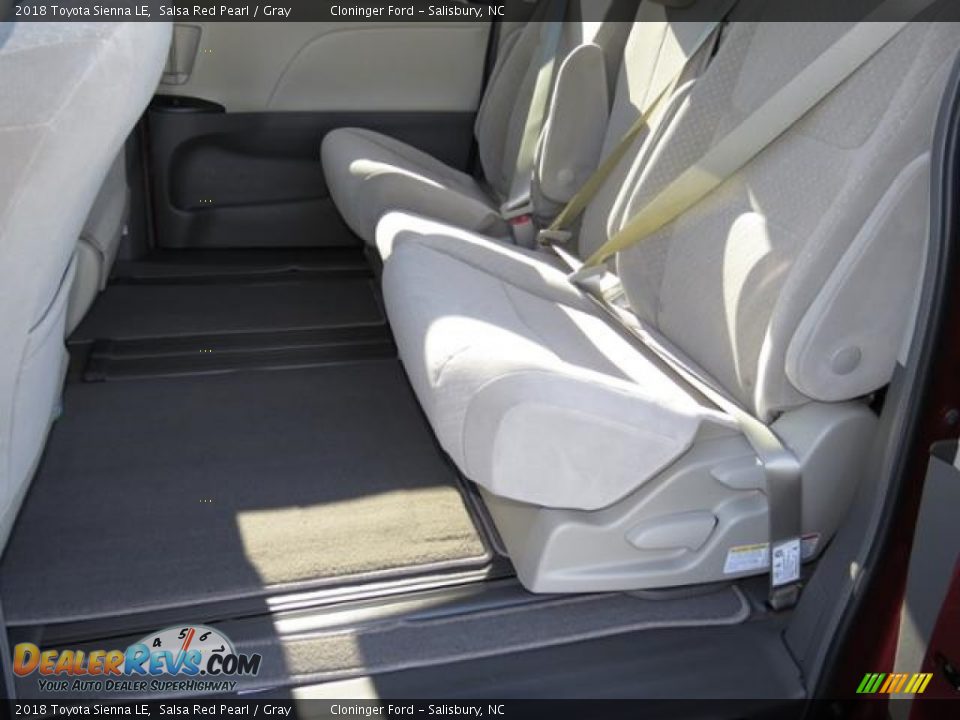 2018 Toyota Sienna LE Salsa Red Pearl / Gray Photo #7