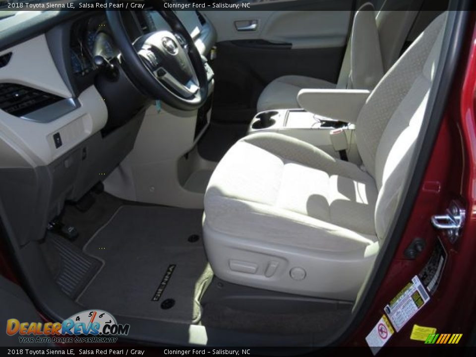 2018 Toyota Sienna LE Salsa Red Pearl / Gray Photo #8