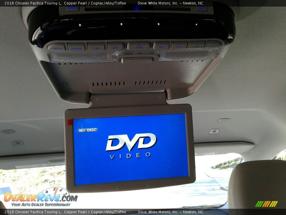 Entertainment System of 2018 Chrysler Pacifica Touring L Photo #34