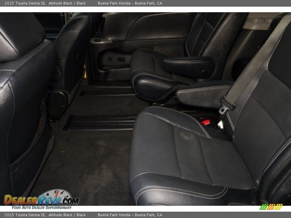 2015 Toyota Sienna SE Attitude Black / Black Photo #4