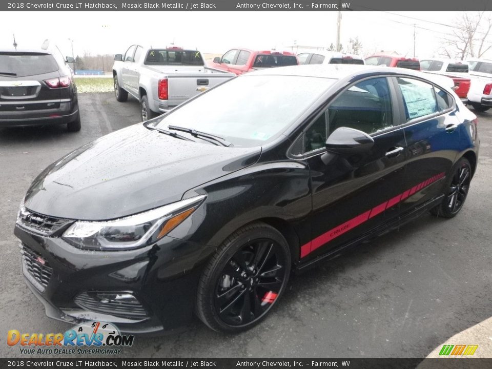 Front 3/4 View of 2018 Chevrolet Cruze LT Hatchback Photo #8