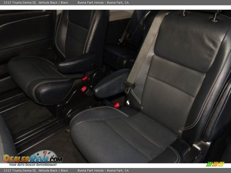 2015 Toyota Sienna SE Attitude Black / Black Photo #14