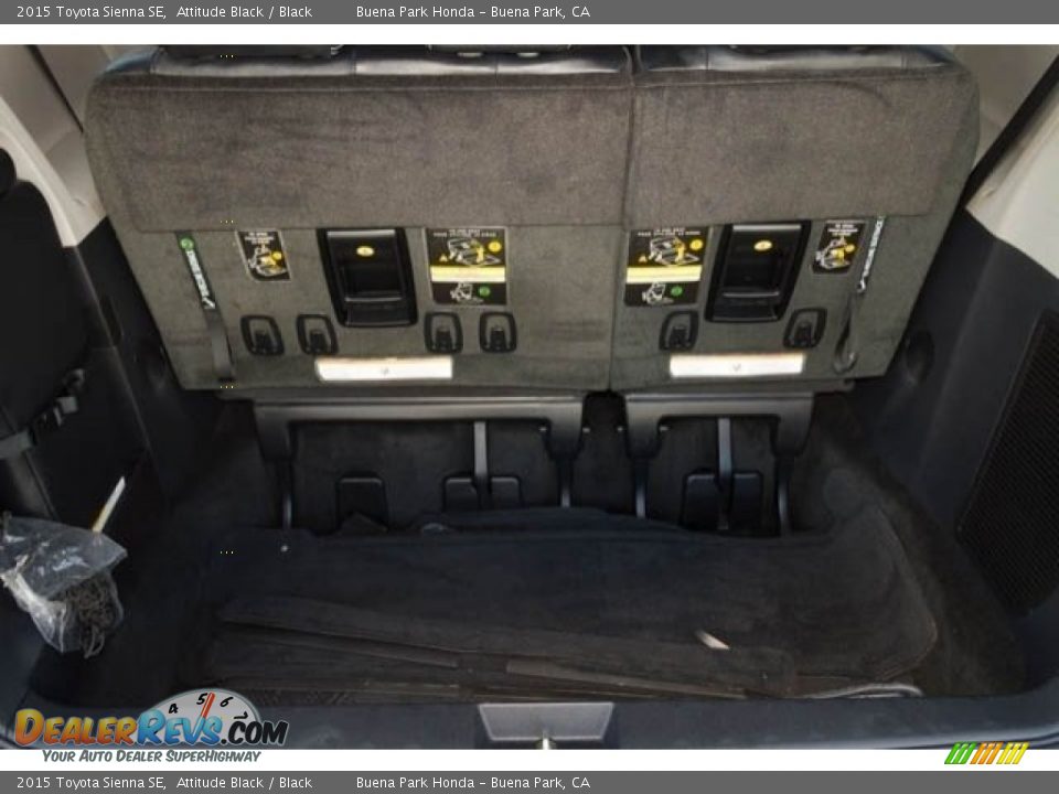 2015 Toyota Sienna SE Attitude Black / Black Photo #15