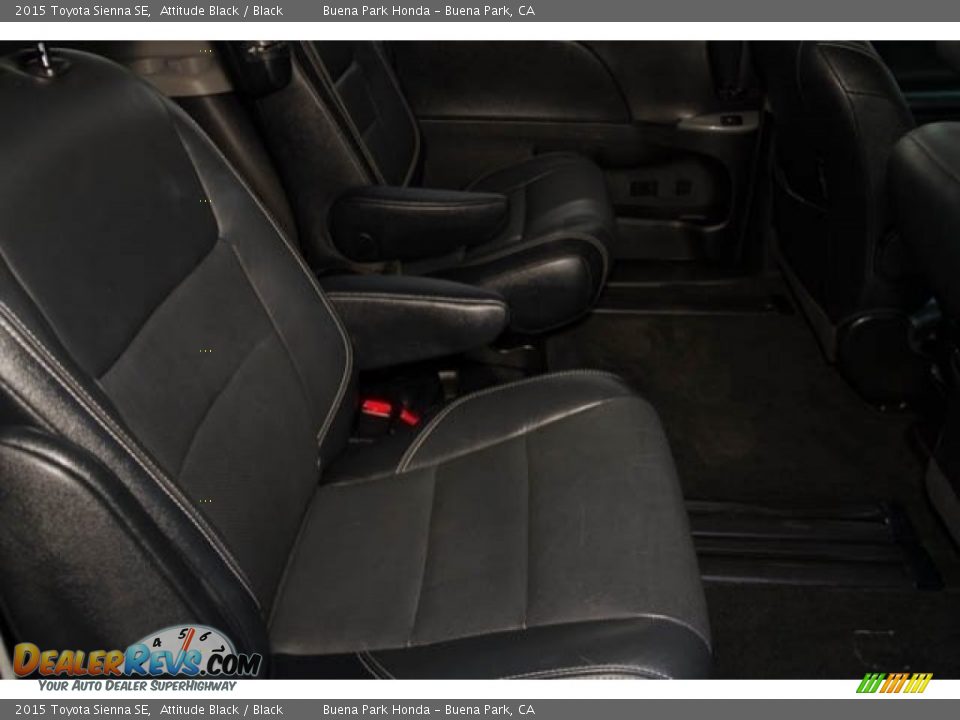 2015 Toyota Sienna SE Attitude Black / Black Photo #16