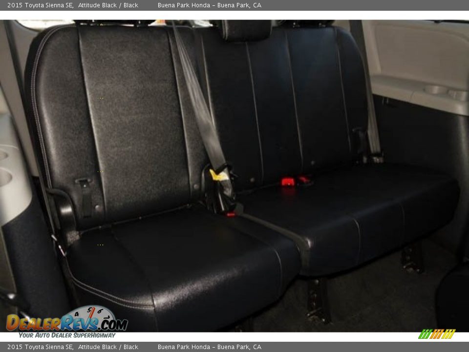 2015 Toyota Sienna SE Attitude Black / Black Photo #18