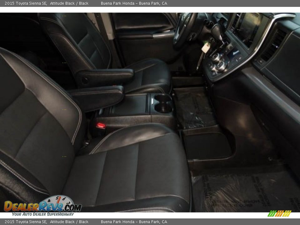 2015 Toyota Sienna SE Attitude Black / Black Photo #19