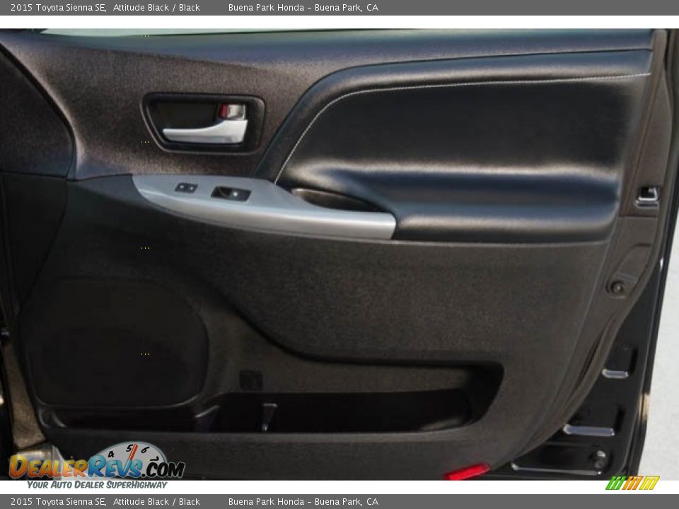 2015 Toyota Sienna SE Attitude Black / Black Photo #25