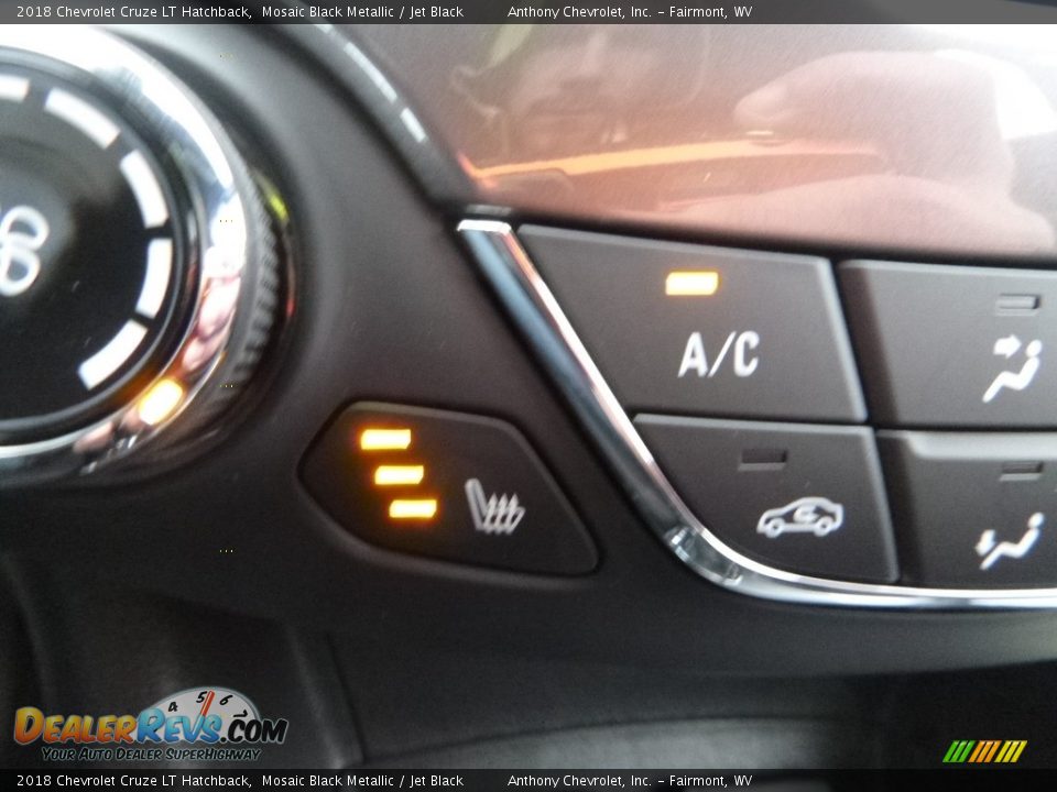 2018 Chevrolet Cruze LT Hatchback Mosaic Black Metallic / Jet Black Photo #18