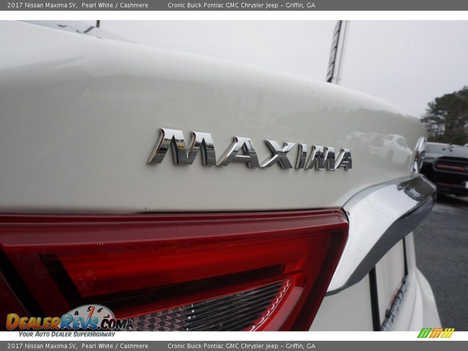 2017 Nissan Maxima SV Pearl White / Cashmere Photo #16