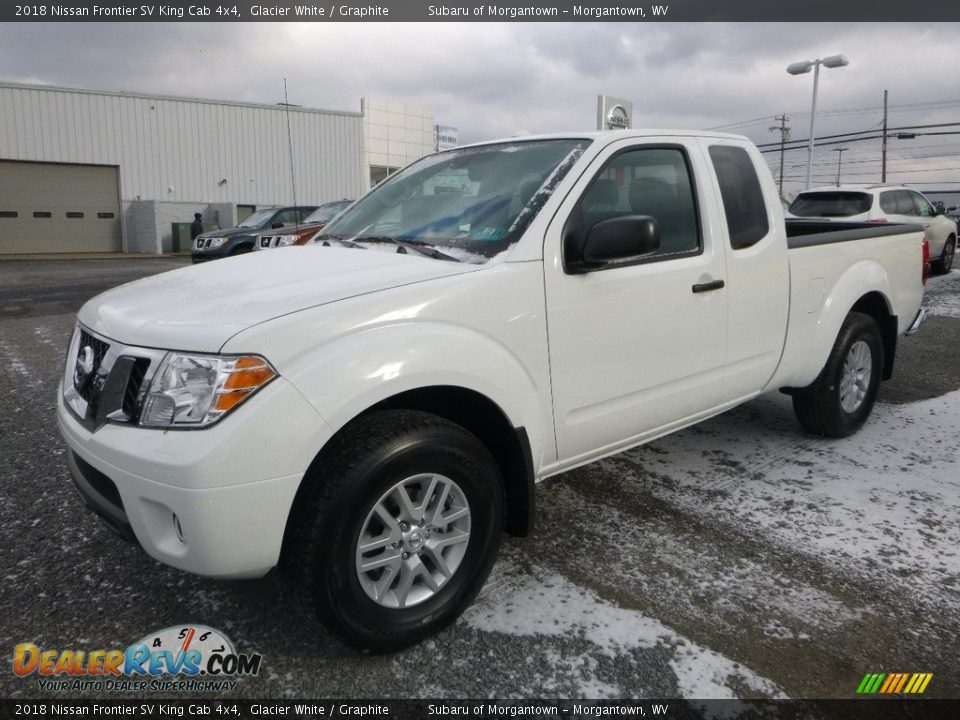 Front 3/4 View of 2018 Nissan Frontier SV King Cab 4x4 Photo #8