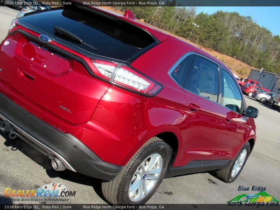 2018 Ford Edge SEL Ruby Red / Dune Photo #33