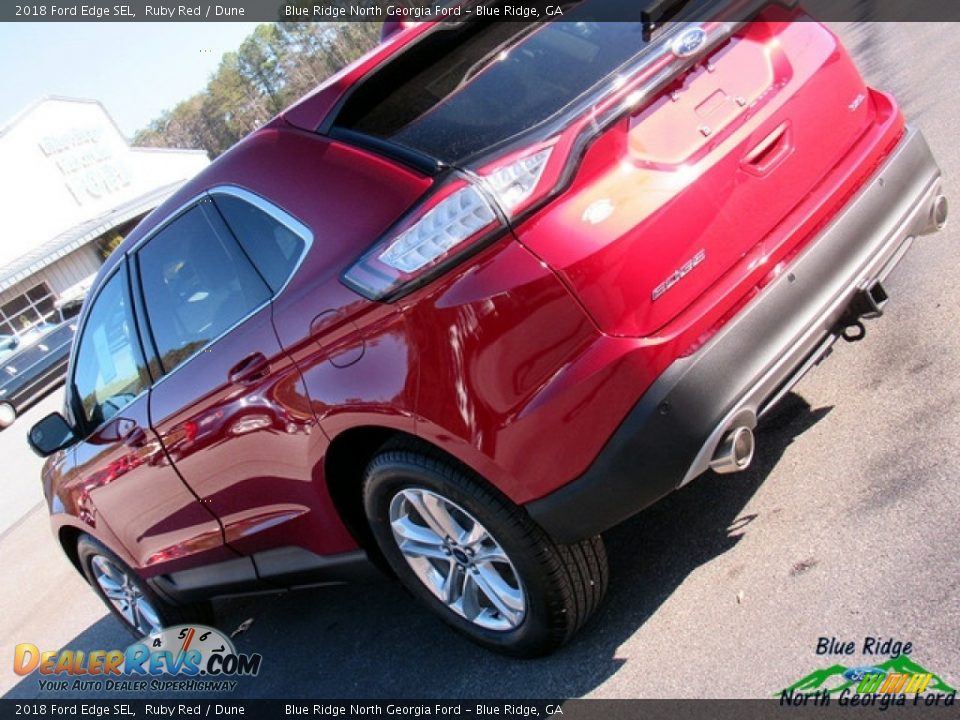 2018 Ford Edge SEL Ruby Red / Dune Photo #34