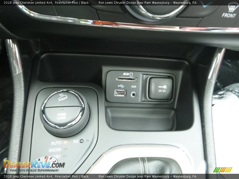 Controls of 2018 Jeep Cherokee Limited 4x4 Photo #20
