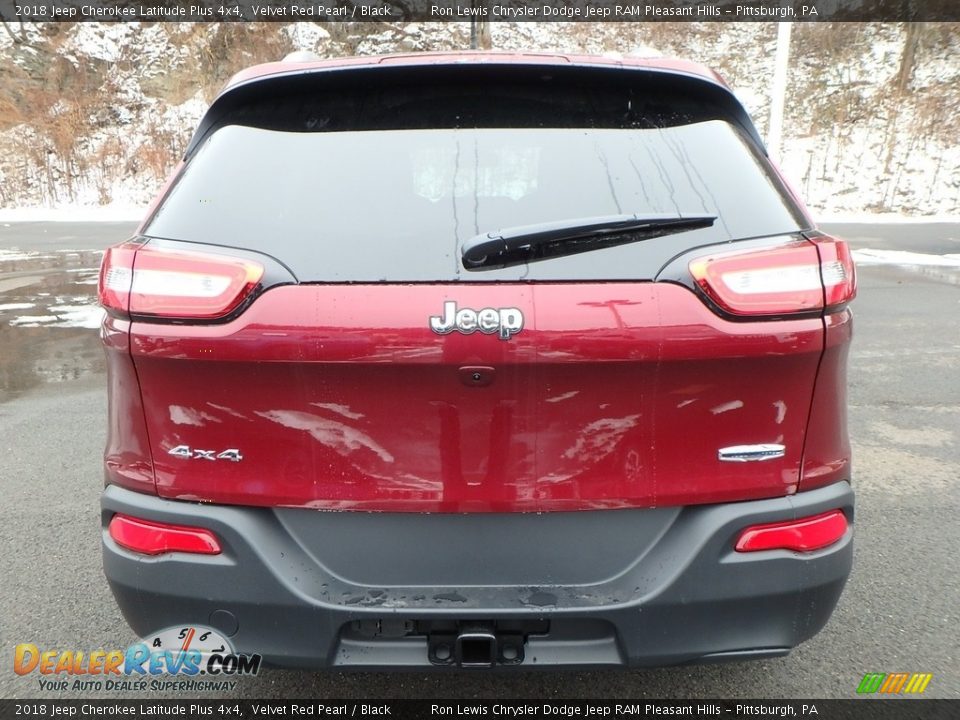 2018 Jeep Cherokee Latitude Plus 4x4 Velvet Red Pearl / Black Photo #4