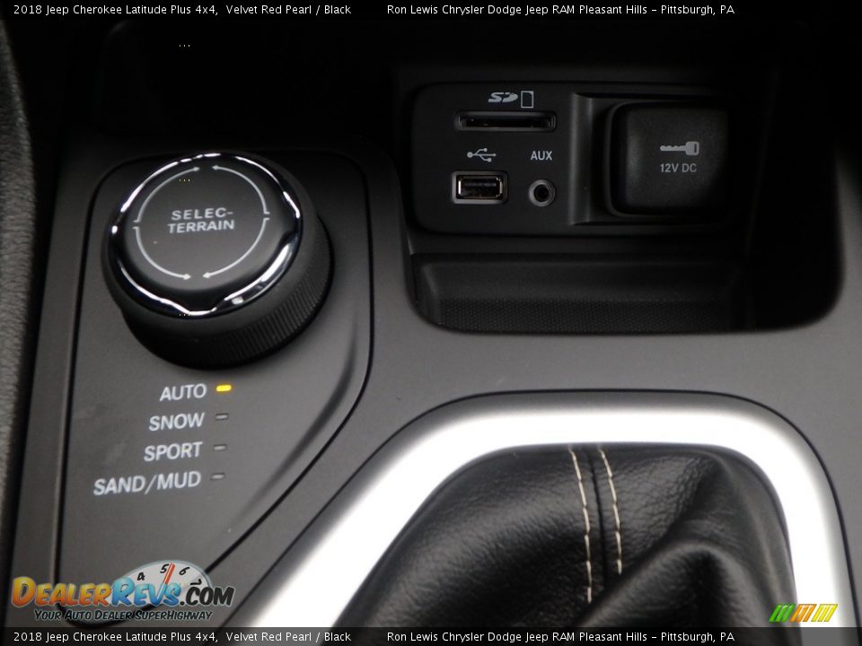 2018 Jeep Cherokee Latitude Plus 4x4 Velvet Red Pearl / Black Photo #18