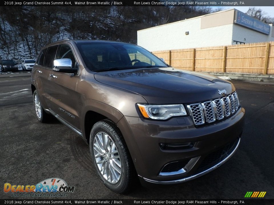 Front 3/4 View of 2018 Jeep Grand Cherokee Summit 4x4 Photo #7