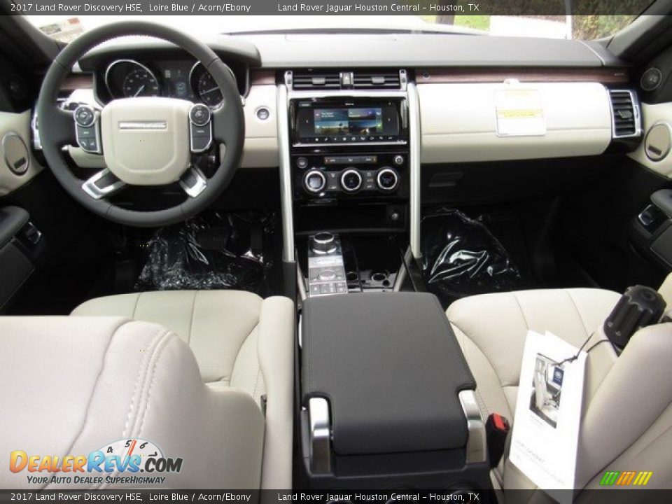 Dashboard of 2017 Land Rover Discovery HSE Photo #4