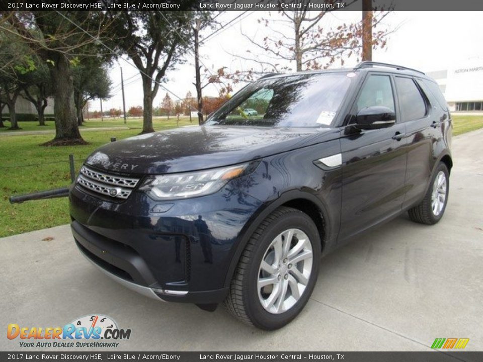 Front 3/4 View of 2017 Land Rover Discovery HSE Photo #10
