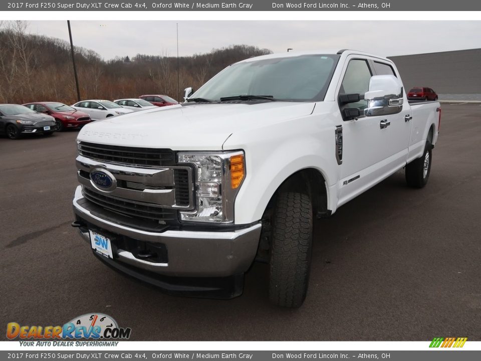 2017 Ford F250 Super Duty XLT Crew Cab 4x4 Oxford White / Medium Earth Gray Photo #8