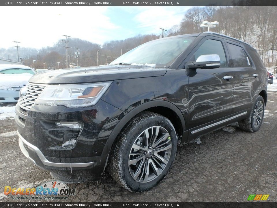 Front 3/4 View of 2018 Ford Explorer Platinum 4WD Photo #7