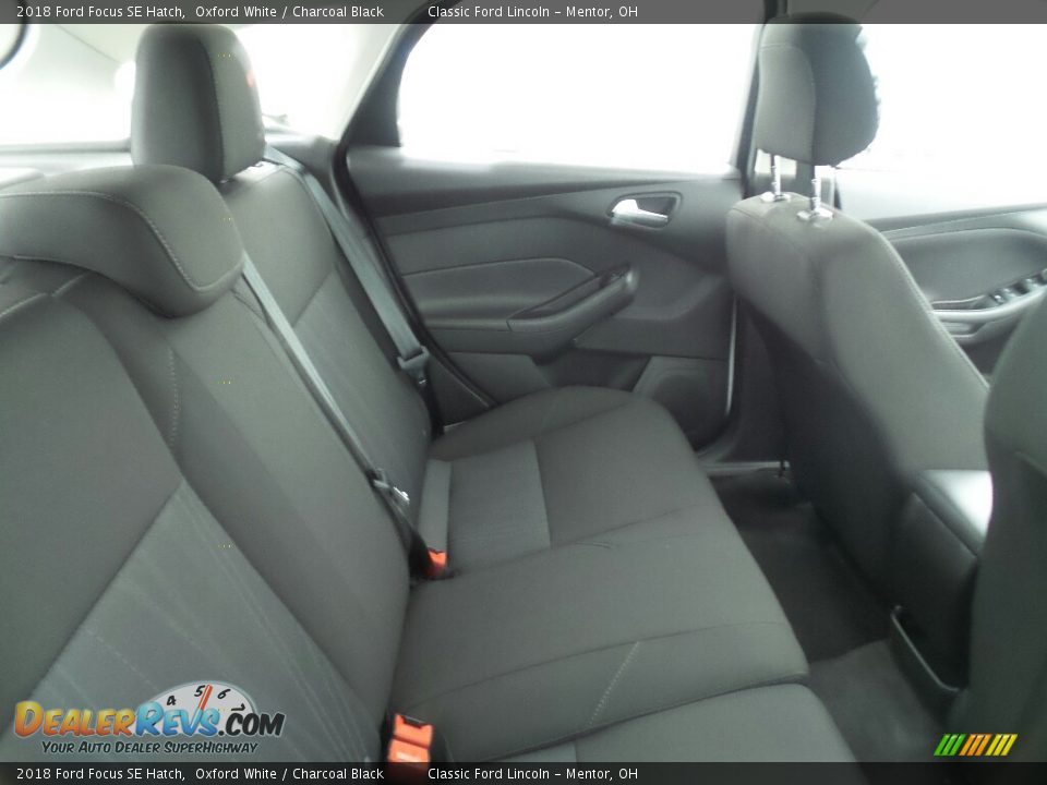 2018 Ford Focus SE Hatch Oxford White / Charcoal Black Photo #6