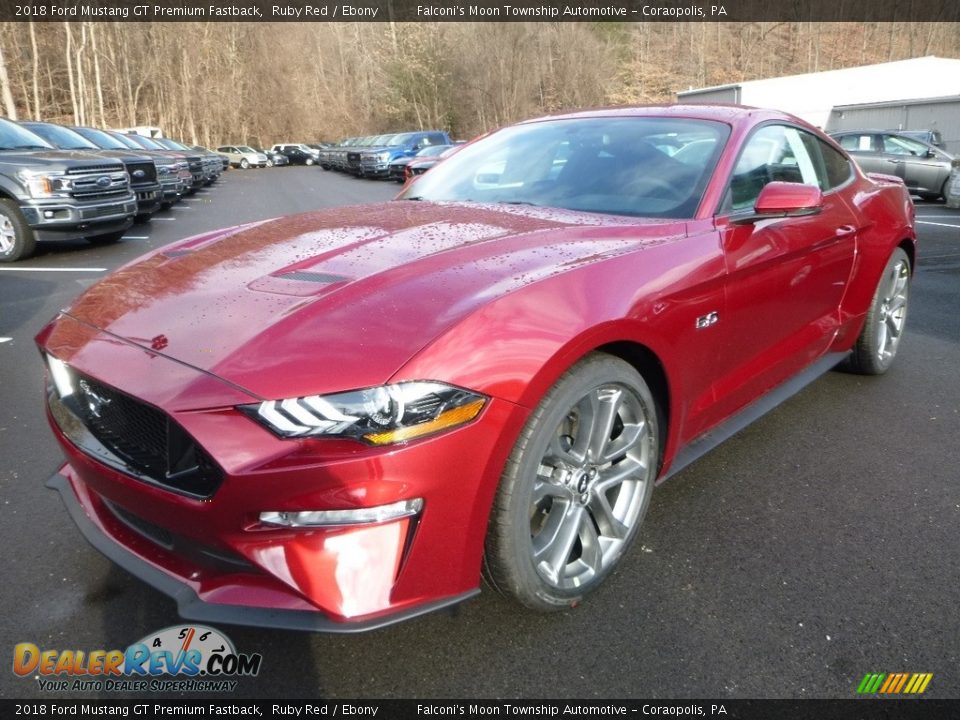 Front 3/4 View of 2018 Ford Mustang GT Premium Fastback Photo #5