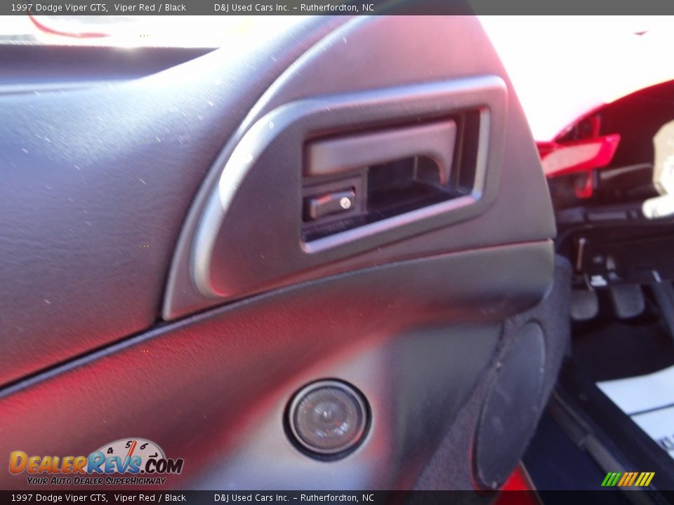 1997 Dodge Viper GTS Viper Red / Black Photo #32