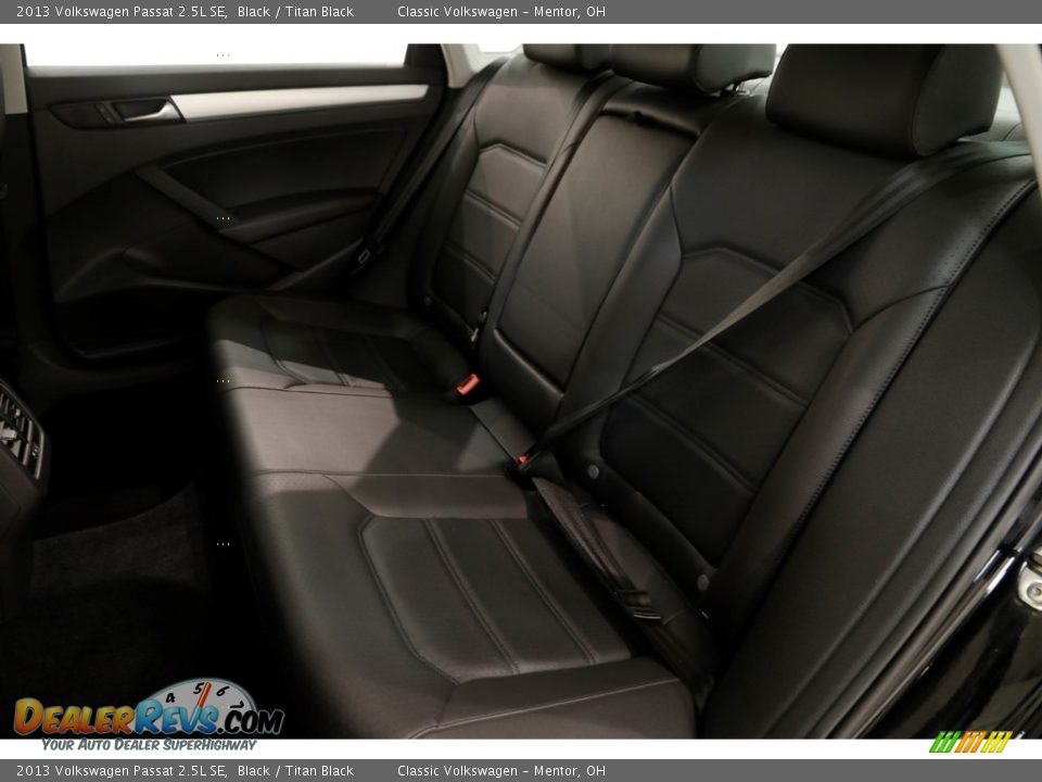 2013 Volkswagen Passat 2.5L SE Black / Titan Black Photo #16