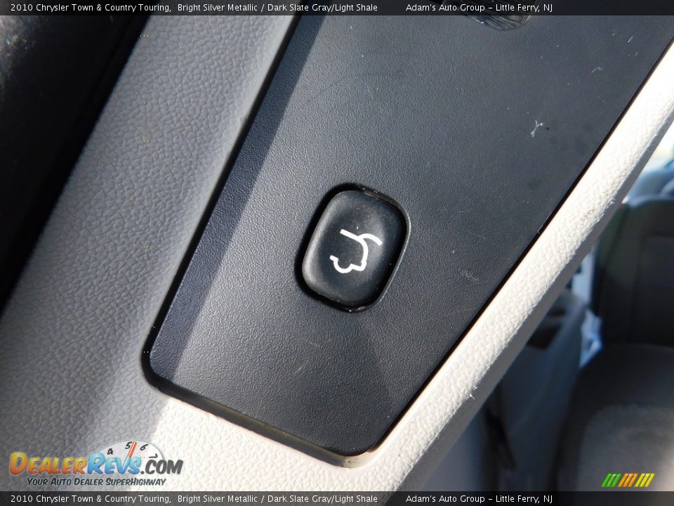 2010 Chrysler Town & Country Touring Bright Silver Metallic / Dark Slate Gray/Light Shale Photo #25