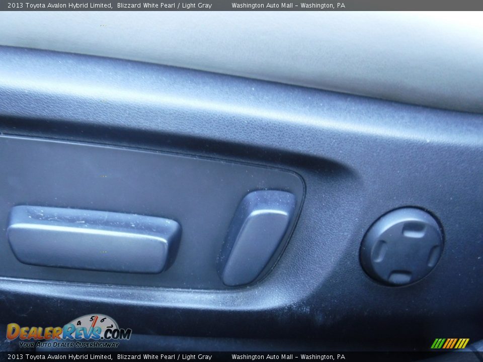 2013 Toyota Avalon Hybrid Limited Blizzard White Pearl / Light Gray Photo #17