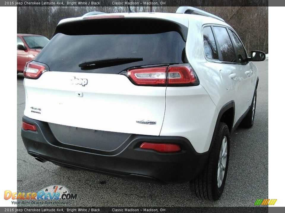 2016 Jeep Cherokee Latitude 4x4 Bright White / Black Photo #3