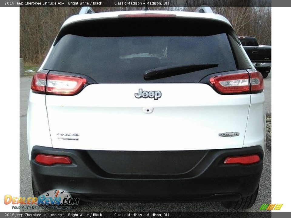 2016 Jeep Cherokee Latitude 4x4 Bright White / Black Photo #4